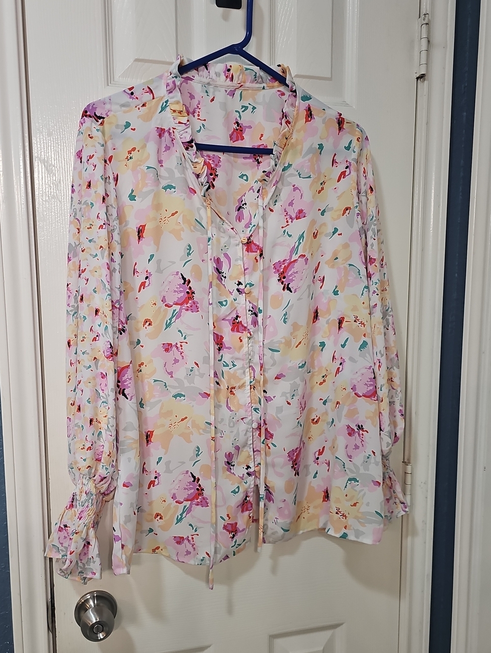 NWOT Women's Floral Ruffled Tie-Neck Blouse in White Multi